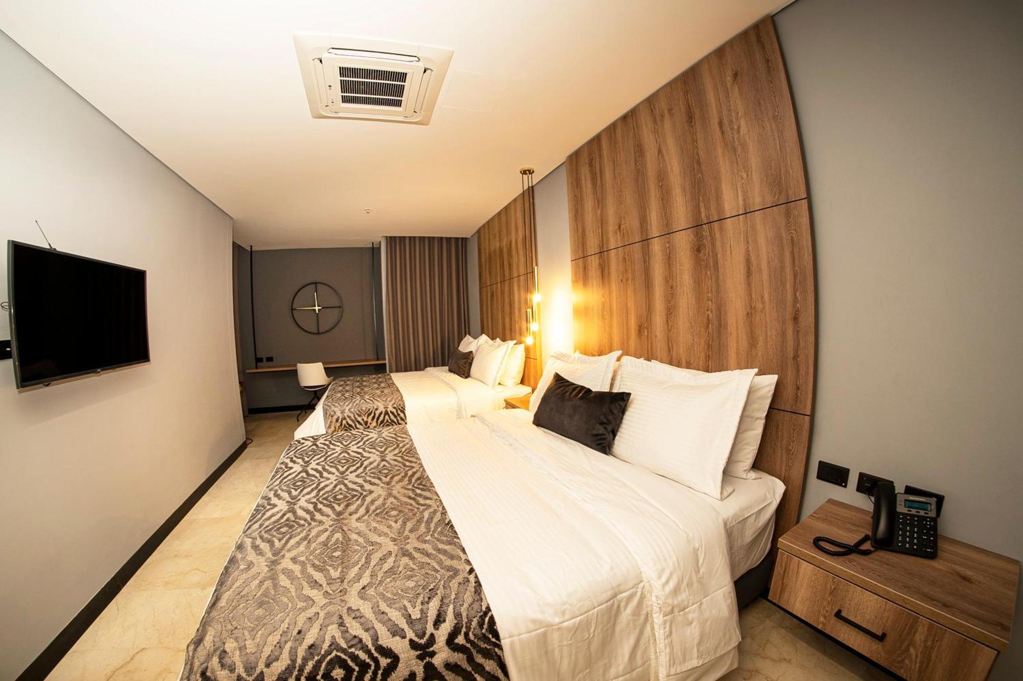 Cavalta By Bernalo Hotels Medellin Exterior photo A room at the hotel